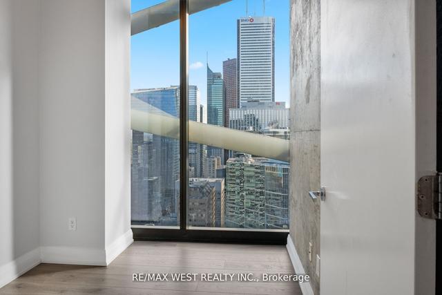 3702 - 224 King St W, Condo with 3 bedrooms, 2 bathrooms and 1 parking in Toronto ON | Image 2