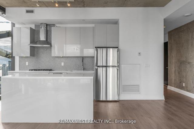 3702 - 224 King St W, Condo with 3 bedrooms, 2 bathrooms and 1 parking in Toronto ON | Image 9