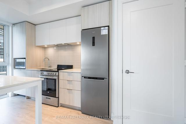 803 - 70 Annie Craig Dr, Condo with 1 bedrooms, 2 bathrooms and 1 parking in Toronto ON | Image 2