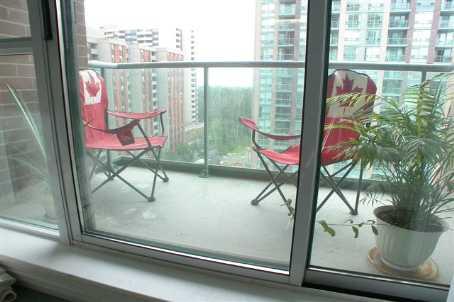 909 - 15 Michael Power Pl, Condo with 1 bedrooms, 1 bathrooms and 1 parking in Etobicoke ON | Image 2