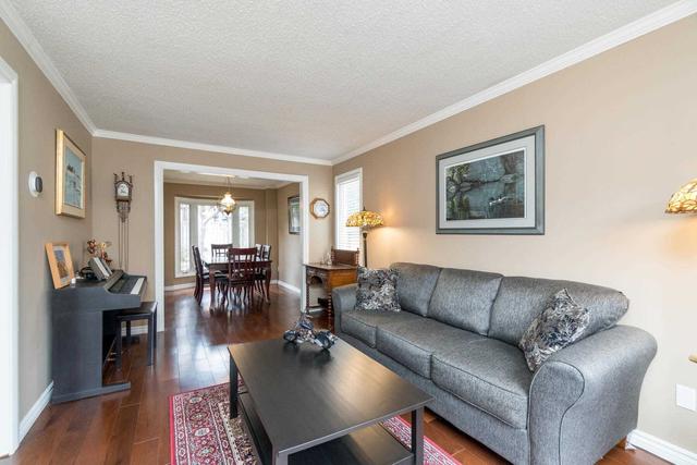 9 Iris Cres, House detached with 4 bedrooms, 3 bathrooms and 6 parking in Brampton ON | Image 8