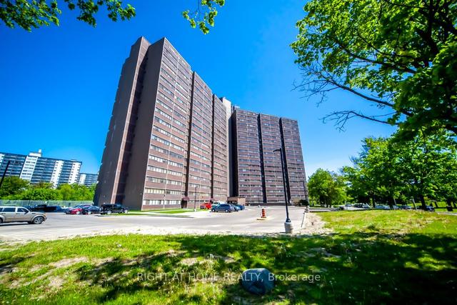 PH21 - 11 Wincott Dr, Condo with 1 bedrooms, 1 bathrooms and 1 parking in Etobicoke ON | Image 1