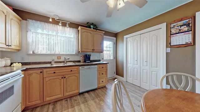 909 Sylvia St, House semidetached with 3 bedrooms, 2 bathrooms and 3 parking in Oshawa ON | Image 2