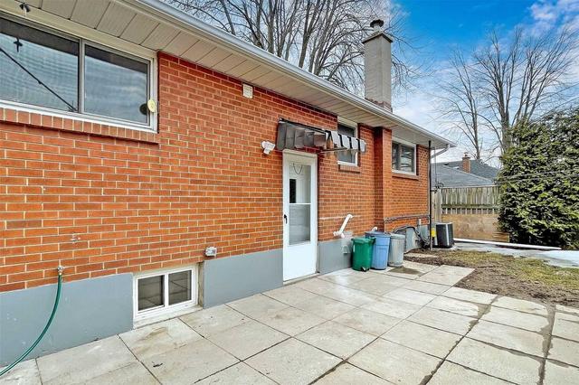 MAIN - 418 Nipigon St, House detached with 3 bedrooms, 1 bathrooms and 4 parking in Oshawa ON | Image 5