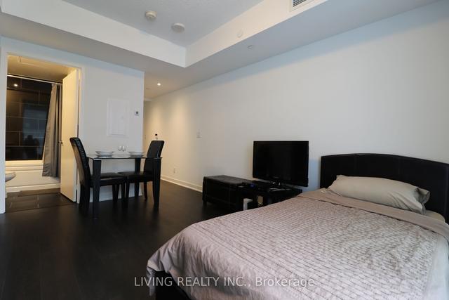 4011 - 88 Harbour St, Condo with 0 bedrooms, 1 bathrooms and 0 parking in Toronto ON | Image 9