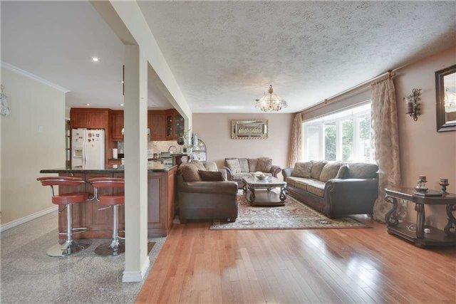 MAIN - 18 Lamberton Blvd, House detached with 4 bedrooms, 1 bathrooms and 2 parking in North York ON | Image 6