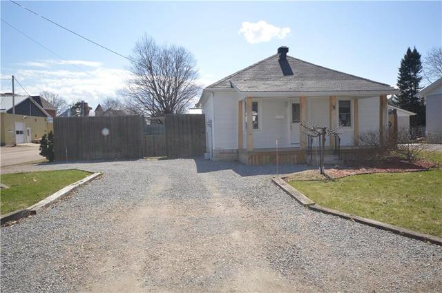 9 Jason St, House detached with 2 bedrooms, 1 bathrooms and 4 parking in Cobden ON | Image 1