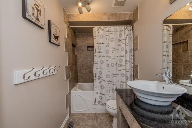 C - 1747 Lamoureux Dr, Townhouse with 3 bedrooms, 2 bathrooms and 1 parking in Ottawa ON | Image 14
