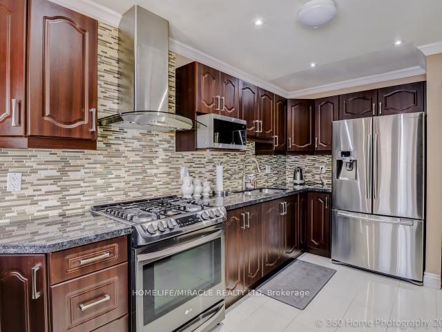 23 Pumfrey Cres, House detached with 3 bedrooms, 2 bathrooms and 3 parking in Etobicoke ON | Image 2