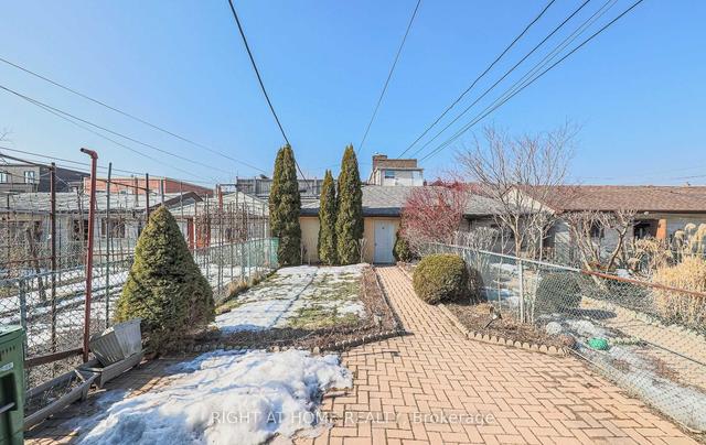 MAIN - 252 Euclid Ave, House semidetached with 3 bedrooms, 2 bathrooms and 1 parking in Toronto ON | Image 18