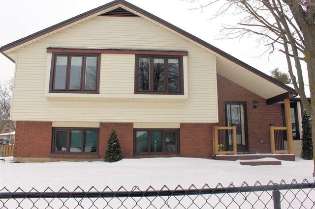 9 Jay Crt, House detached with 3 bedrooms, 2 bathrooms and 3 parking in Kitchener ON | Image 2