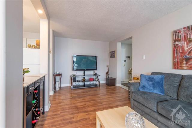 909 - 1505 Baseline Rd, Condo with 3 bedrooms, 2 bathrooms and 2 parking in Ottawa ON | Image 10