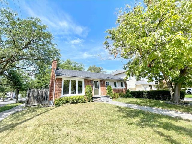 MAIN - 246 Horsham Ave, House detached with 3 bedrooms, 1 bathrooms and 2 parking in North York ON | Image 1