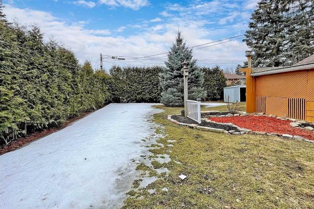 MAIN - 418 Nipigon St, House detached with 3 bedrooms, 1 bathrooms and 4 parking in Oshawa ON | Image 6