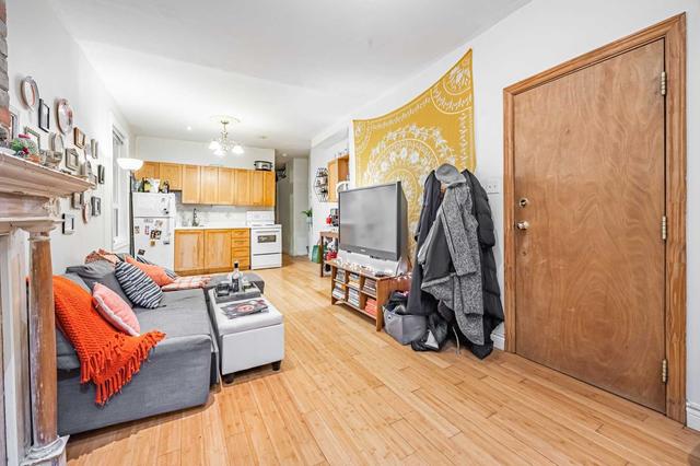 MAIN - 1060 Dundas St W, House attached with 2 bedrooms, 1 bathrooms and 0 parking in Toronto ON | Image 7