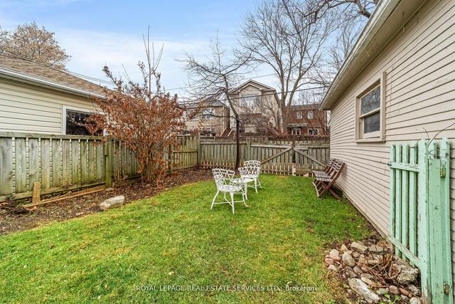 MAIN - 138 Woburn Ave, House detached with 2 bedrooms, 1 bathrooms and 1 parking in Toronto ON | Image 2