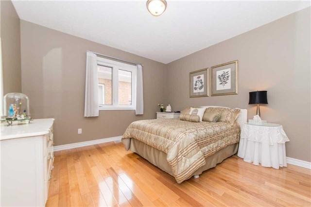 90 Cassels Rd E, House detached with 2 bedrooms, 3 bathrooms and 4 parking in Whitby ON | Image 11