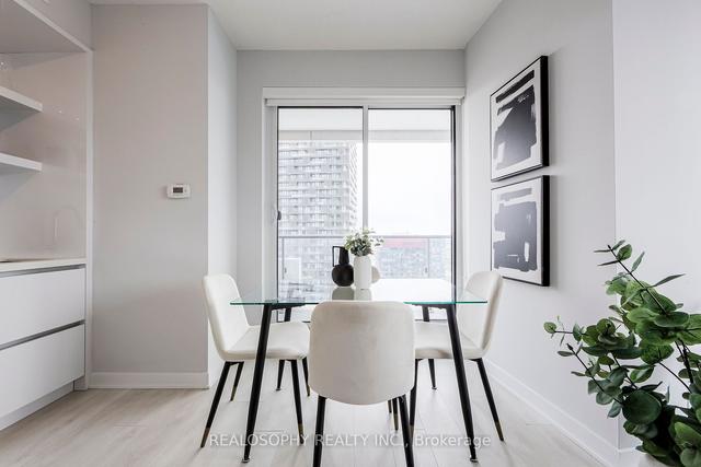 3702 - 2221 Yonge St, Condo with 2 bedrooms, 2 bathrooms and 0 parking in Toronto ON | Image 27
