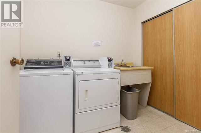 Shared Laundry - 2 doors down from Suite | Image 16