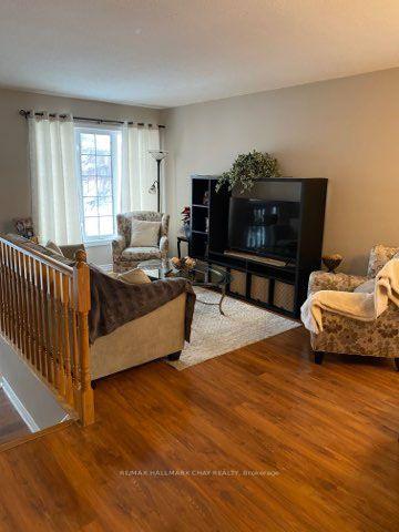 MAIN - 133 Monique Cres, House detached with 3 bedrooms, 2 bathrooms and 2 parking in Barrie ON | Image 13