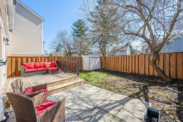 21 Courtleigh Sq, House attached with 3 bedrooms, 3 bathrooms and 3 parking in Brampton ON | Image 33