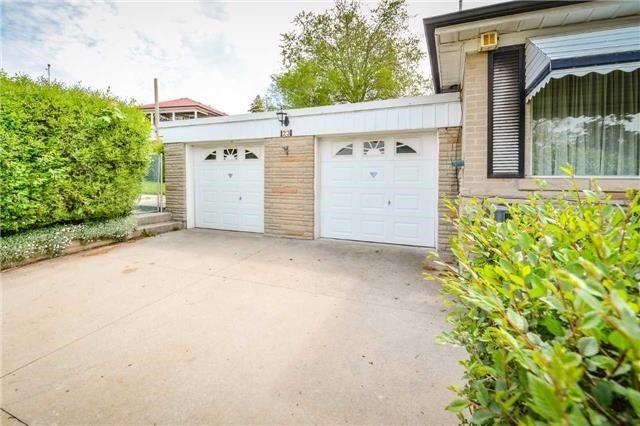 MAIN - 23 Larkhall Ave, House detached with 3 bedrooms, 1 bathrooms and 1 parking in Scarborough ON | Image 3