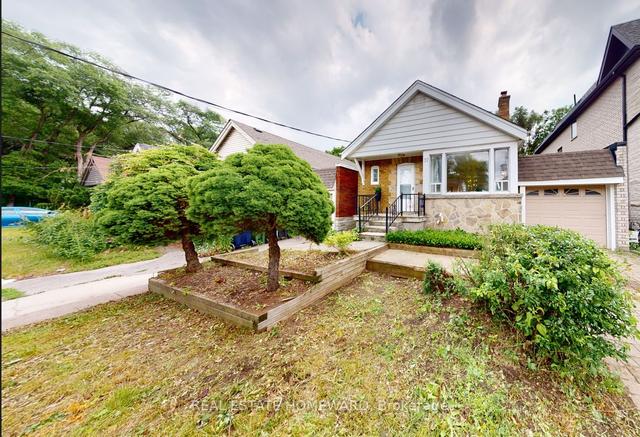 MAIN - 37 Davies Cres, House detached with 2 bedrooms, 1 bathrooms and 1 parking in East York ON | Image 1