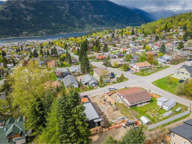 B - 616 Richards St, House detached with 3 bedrooms, 3 bathrooms and 2 parking in Nelson BC | Image 18