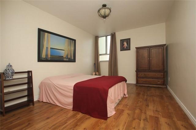 PH-16 - 5 Massey Sq, Condo with 2 bedrooms, 1 bathrooms and null parking in East York ON | Image 13