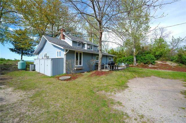 6626 East Parkway Dr, House detached with 4 bedrooms, 1 bathrooms and 12 parking in Lambton Shores ON | Image 38