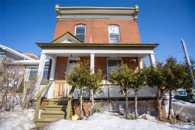 299 Olmstead St, House detached with 5 bedrooms, 2 bathrooms and 3 parking in Vanier ON | Image 1