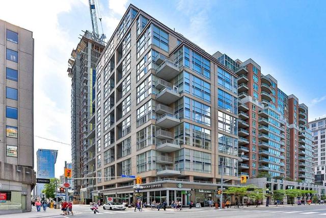 909 - 80 Cumberland St, Condo with 3 bedrooms, 3 bathrooms and 1 parking in Toronto ON | Image 1