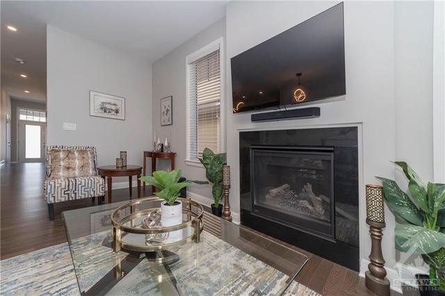 340 Kilspindie Ridge, Townhouse with 3 bedrooms, 4 bathrooms and 2 parking in Ottawa ON | Image 12