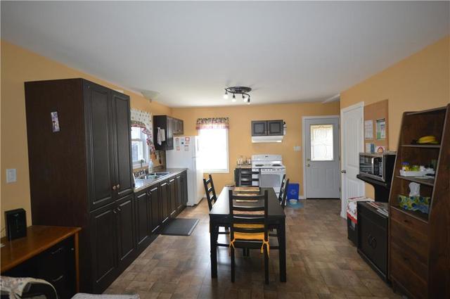 9 Jason St, House detached with 2 bedrooms, 1 bathrooms and 4 parking in Cobden ON | Image 3
