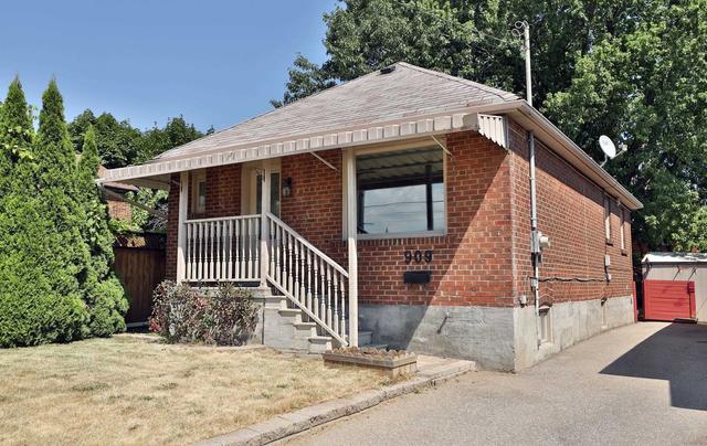 909 Islington Ave, House detached with 2 bedrooms, 2 bathrooms and 3 parking in Etobicoke ON | Image 1