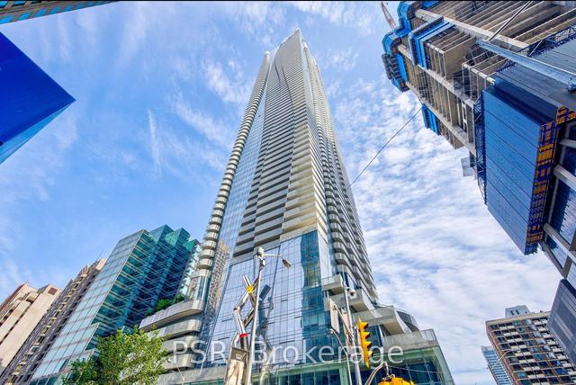 410 - 1 Bloor St E, Condo with 1 bedrooms, 2 bathrooms and 1 parking in Toronto ON | Image 1