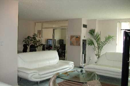 001 - 1 Hickory Tree Rd, Condo with 1 bedrooms, 1 bathrooms and 1 parking in York ON | Image 3