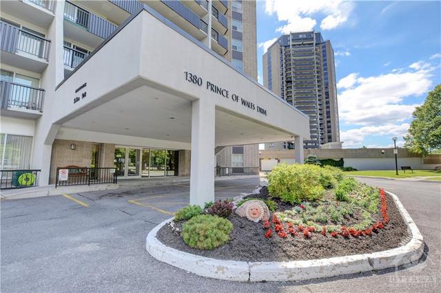 909 - 1380 Prince Of Wales Dr, Condo with 3 bedrooms, 2 bathrooms and 1 parking in Ottawa ON | Image 2