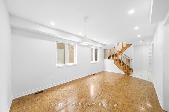 MAIN - 36 Rosanna Cres, House detached with 4 bedrooms, 3 bathrooms and 3 parking in Maple ON | Image 23