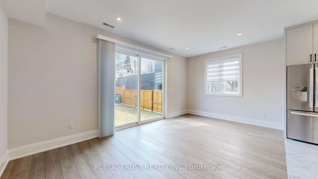 MAIN - 165 Manning Ave, House detached with 2 bedrooms, 1 bathrooms and 0 parking in Toronto ON | Image 9