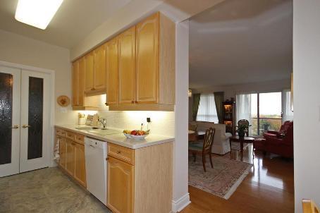 909 - 2 Aberfoyle Cres, Condo with 2 bedrooms, 2 bathrooms and 1 parking in Etobicoke ON | Image 2