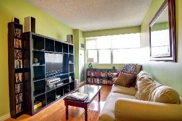 909 - 555 Yonge St, Condo with 2 bedrooms, 2 bathrooms and 1 parking in Toronto ON | Image 3