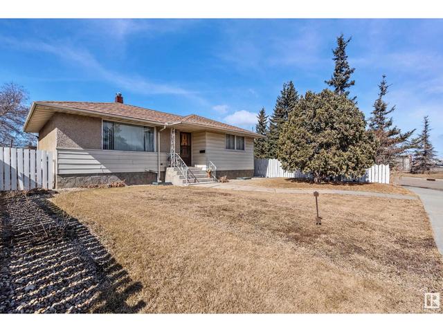 12436 St Albert Trail Nw, House detached with 4 bedrooms, 1 bathrooms and 4 parking in Edmonton AB | Image 2