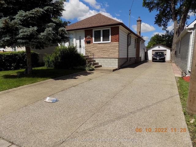 MAIN - 205 Ivon Ave, House detached with 3 bedrooms, 1 bathrooms and 6 parking in Hamilton ON | Image 1