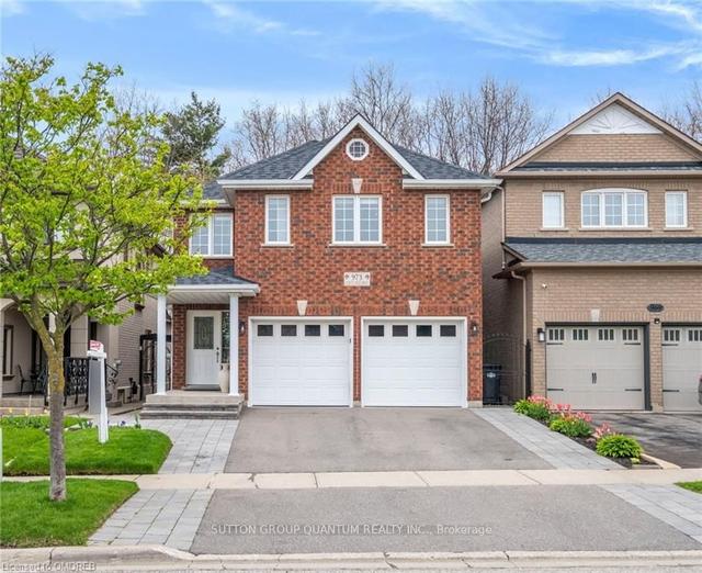 973 Knotty Pine Grove, House detached with 4 bedrooms, 3 bathrooms and 6 parking in Mississauga ON | Image 1