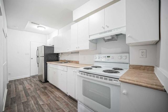 MAIN-2 - 881 St Clair Ave W, Condo with 2 bedrooms, 1 bathrooms and 0 parking in Toronto ON | Image 5