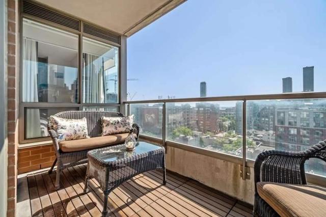 909 - 168 King St E, Condo with 3 bedrooms, 2 bathrooms and 2 parking in Toronto ON | Image 3