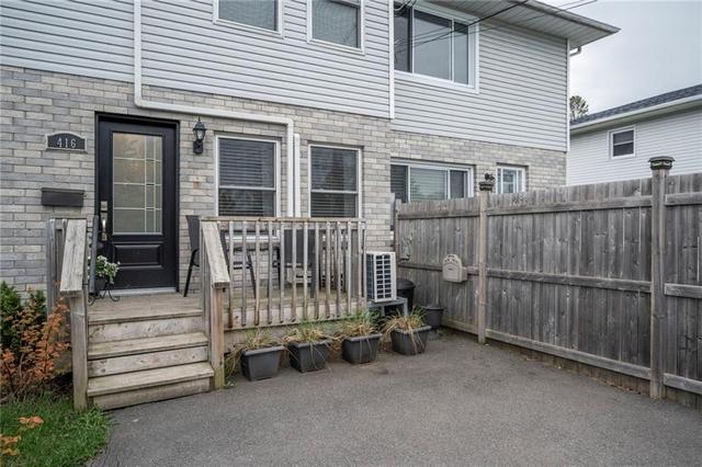 416 Patrick St, Townhouse with 2 bedrooms, 1 bathrooms and 3 parking in Cornwall ON | Image 2