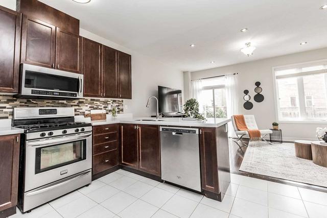 909 Oasis Dr, House semidetached with 4 bedrooms, 6 bathrooms and 4 parking in Mississauga ON | Image 31