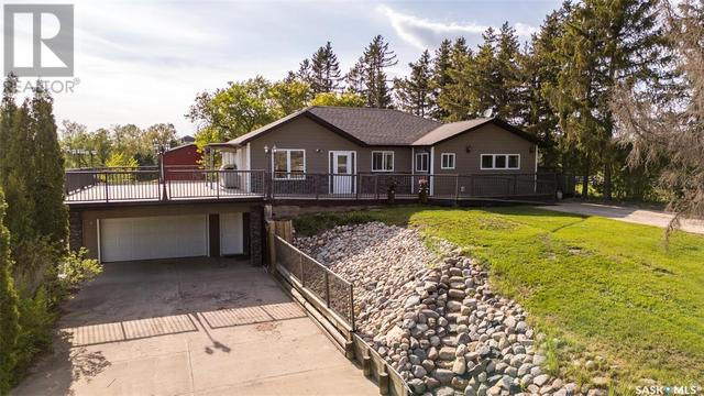1010 Riverside Dr, House detached with 5 bedrooms, 3 bathrooms and null parking in Prince Albert SK | Image 1